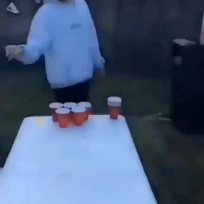 A friendly little game of pong