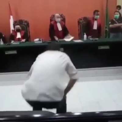 Covid denier jumps at judge after sentencing