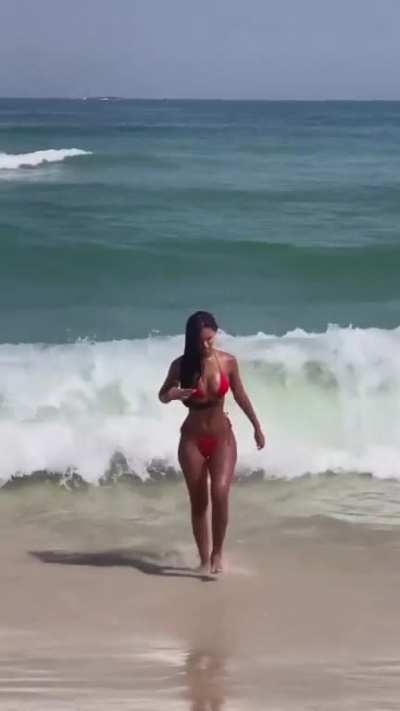 Juliana (@juliananalu)