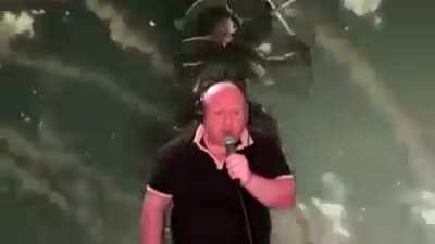 *Otaku solit&aacute;rio puxa a arma * Eu automaticamente :