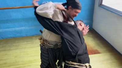 otro duelo de "esgrima criolla" : Gauchos vs Ninjas