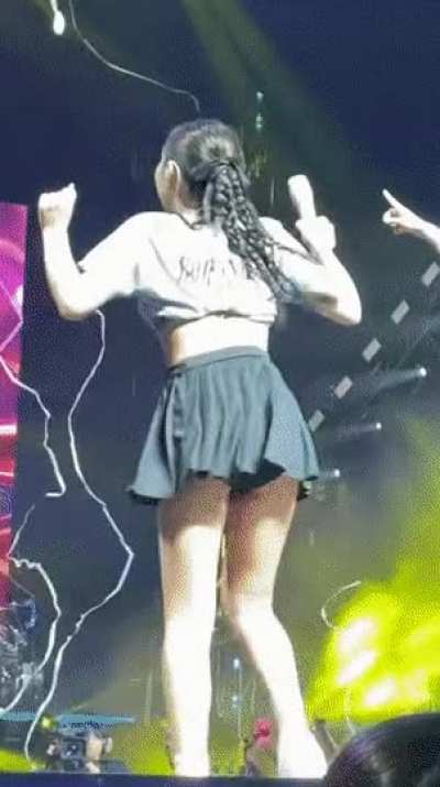 JENNIE🤤