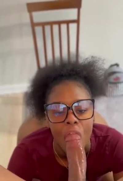 That thang arched as she&rsquo;s sucking