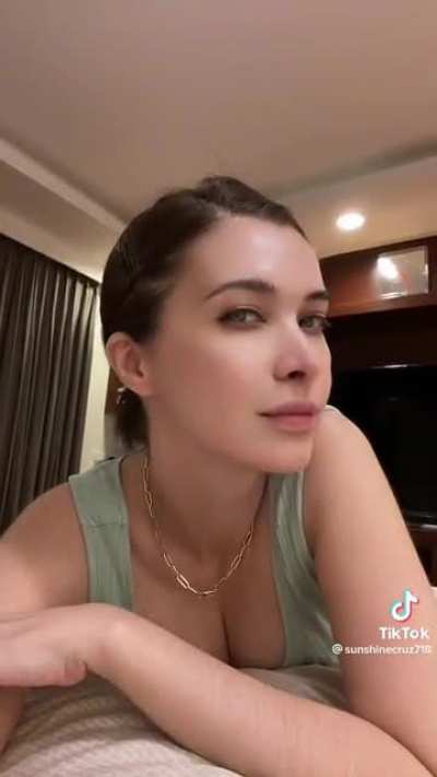 Sunshine Cruz
