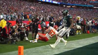 [Highlight] Travis Kelce scores the Chiefs&rsquo; first touchdown of the Super Bowl right in front of our camera 📸