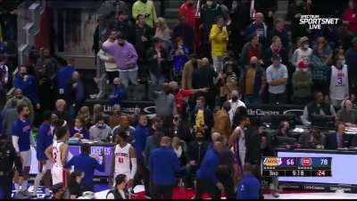 [Highlight] Isaiah Stewart runs into the tunnel to try and get to LeBron and the Lakers players stay on the lookout