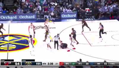 Jokic and Morris getting into it