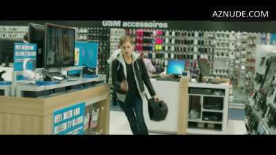 Hannah Hoekstra watches her naked ass shown on all the screens in a TV store - 