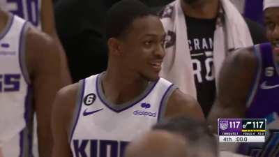 [Highlight] Full sequence: Fox gets a layup to put the Kings up 2 with 0.4 seconds left, then Markkanen hits a potential game winning 3 pointer but review shows he barely missed the shot clock.