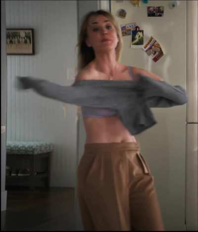 Kaley cuoco jiggly in a bra