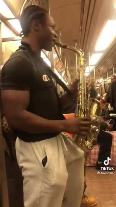 The most NYC thing I've ever seen. Feels like a 90's movie intro about Harlem
