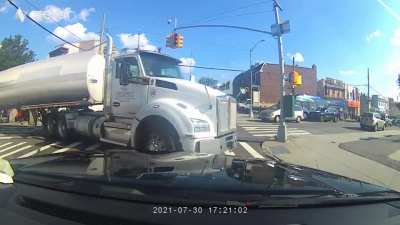 Tow truck drivers 🤦🏻&zwj;♂️