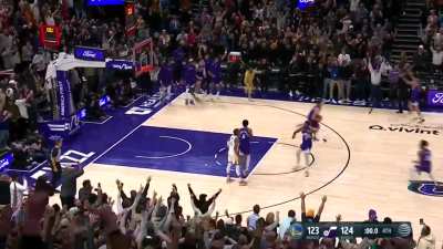 [Highlight] Fontecchio steals the win for the Jazz with the dunk!