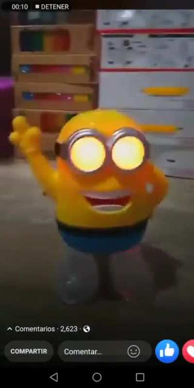 Minion bailando