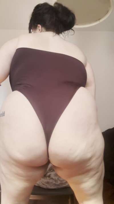 Be honest, would you date a Big girl like me?