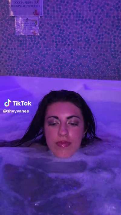 Jacuzzyyy Partyyy F19