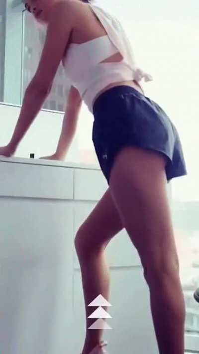 Leggy