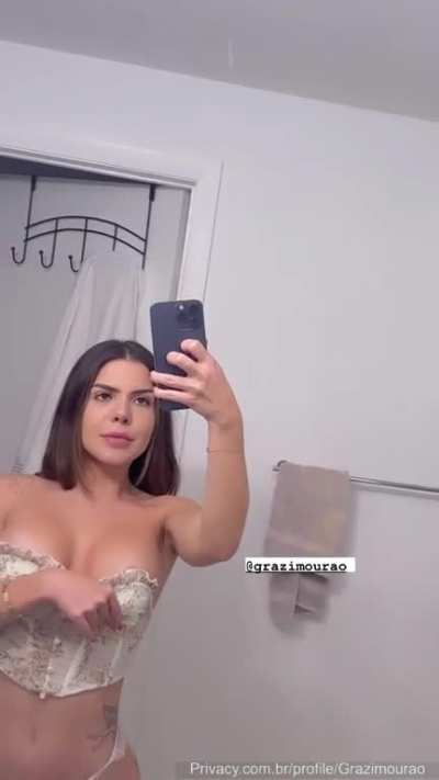 Grazi Mourão