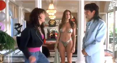 Nikki Cox
