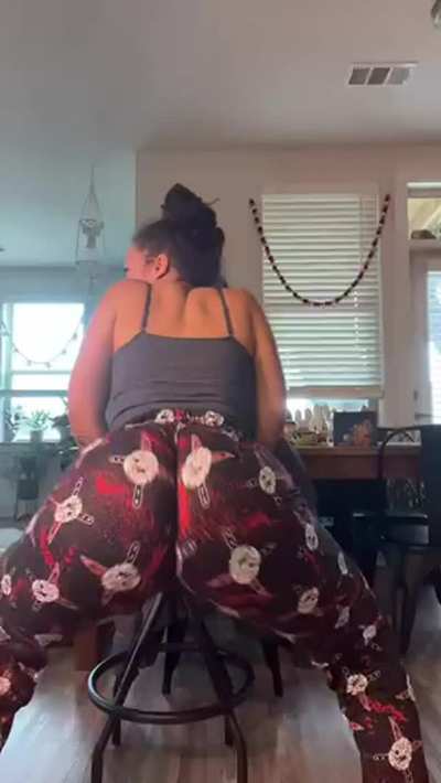 My nephew always bully my son so he told me if I twerk for him he would stop…..I was gonna make it jiggle a lil but he kept complementing me and it made me show him what auntie can really do…sorry son