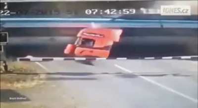 O cara &eacute; caminheiro no RJ pediu pra perde a carga, passaram o arrastam 😎😎 segue o CV