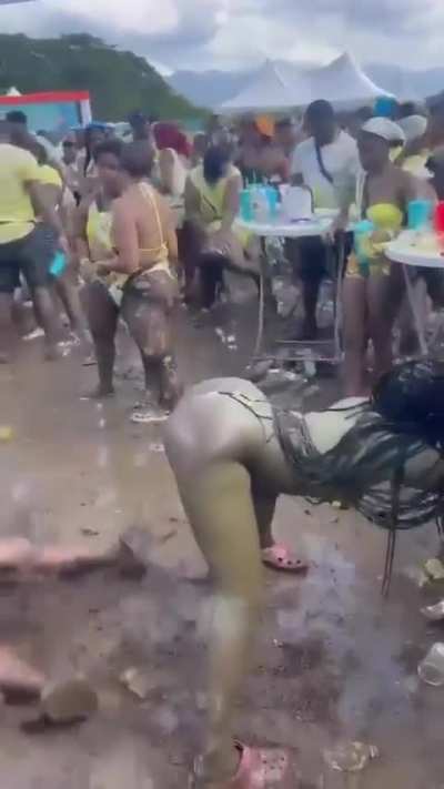 Jamaican Bumper going straight for the kill