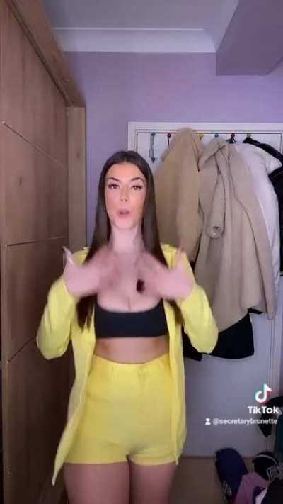 secretarybrunette