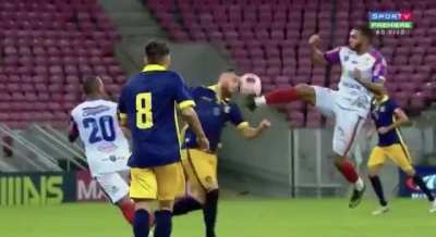 Cart&atilde;o amarelo no jogo Afogados VS Retro, pelo pernambucano.