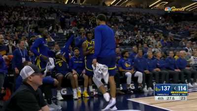 [Highlight] Stephen Wardell Curry intentionally takes a technical foul to hype up the teammates