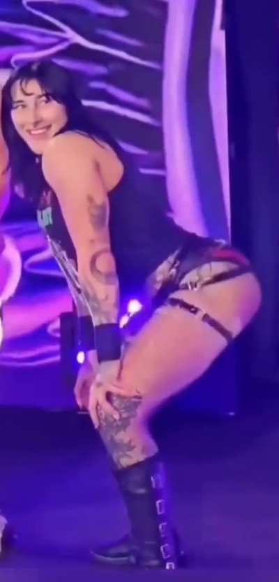 never thought I&rsquo;d see Rhea twerking that thang like that (NON slo mo)
