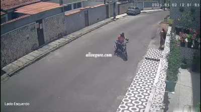 2 Robbers get punished for robbing old lady