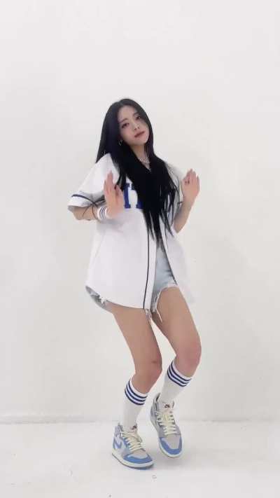 Yuna of ITZY  - None of my Business Challenge
