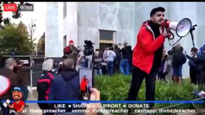 Right wing "patriots" bear mace Police and attempt to push their way into the Oregon State Capitol.