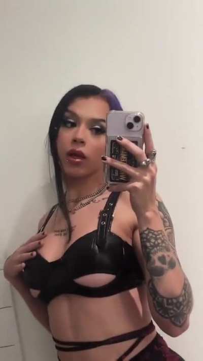 Cora Jade