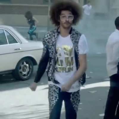 He do be shuffling