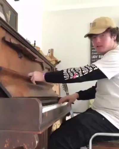 I too play piano