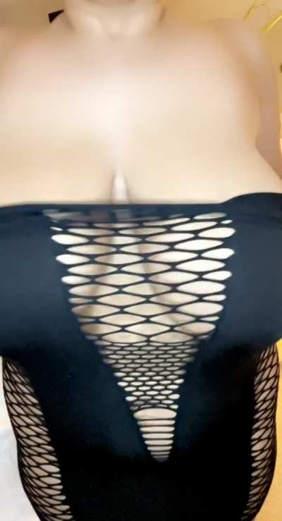 A nice titty reveal on hump day!