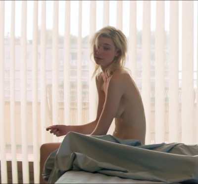 Elizabeth Debicki showing her amazing nude body in The Burnt Orange Heresy (2019)