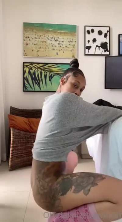 MIZZ TWERKSUM