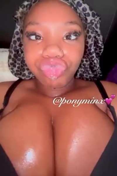 Ponyminx lips 🥵