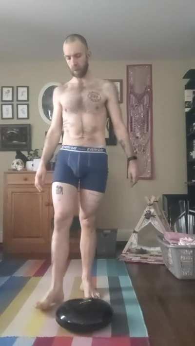 Strip Squats is (m)y new favourite game. Wanna play?