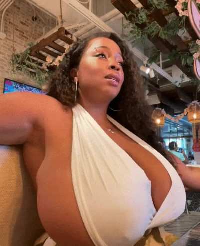 temptress119 has a wardrobe malfunction