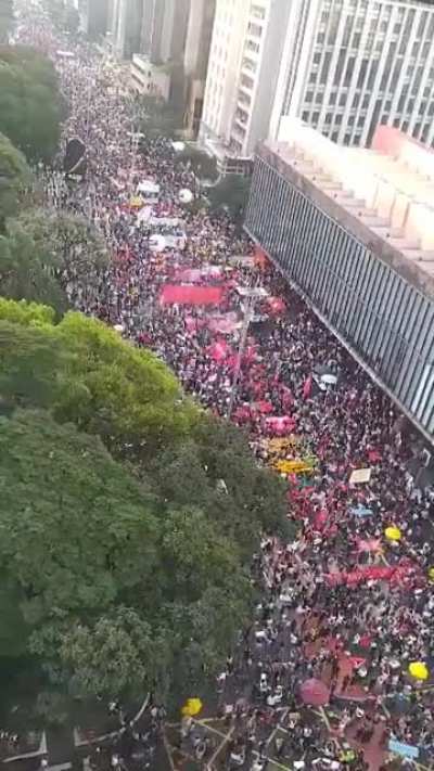 Avenida Paulista por volta das 17:00..... Acho que o povo acordou.