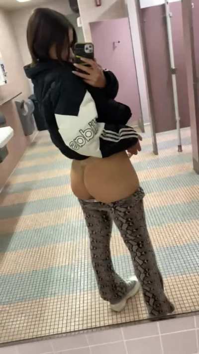 Getting horny at the school… i hope nobody saw me