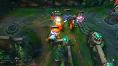 This is why you don't gang up on a fed Aatrox (Destroyed the enemy team with the might of Allah)