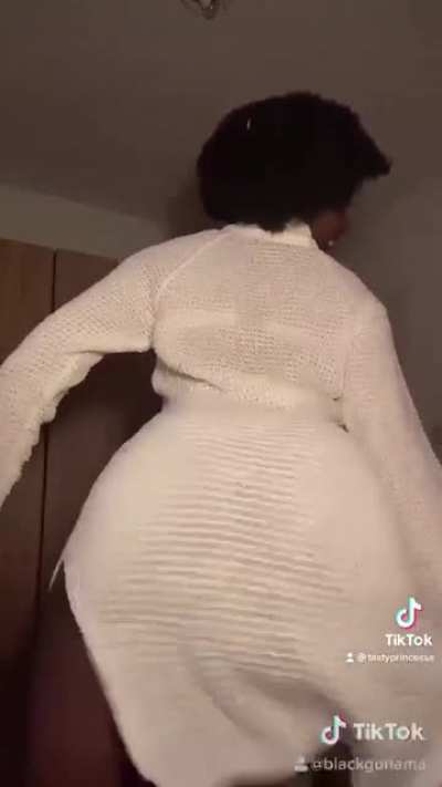 Let me twerk with your Face between ma cheecks🤤😋💦