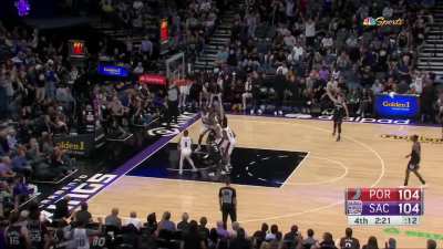 [Highlight] Terence Davis with a DISGUSTING putback