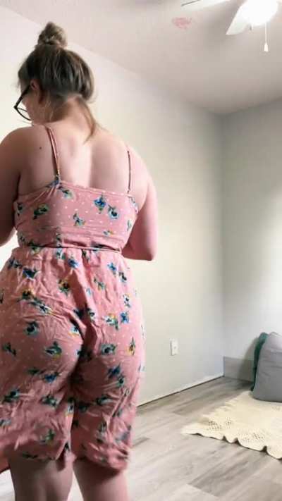 look at that wedgie 🙃
