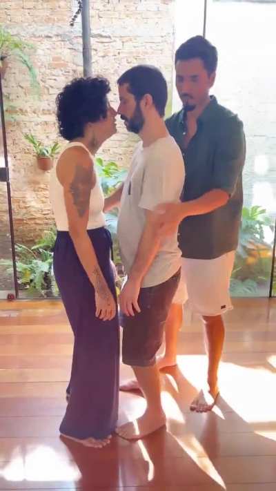 Casal faz sess&atilde;o com coach para alcan&ccedil;ar o orgasmo espiritual