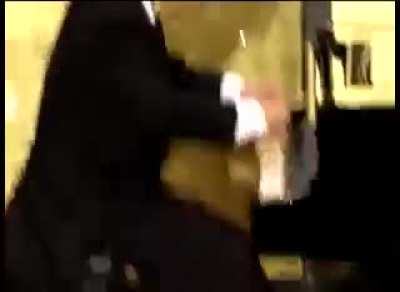 People with small hands, here&rsquo;s how you play Rachmaninov: